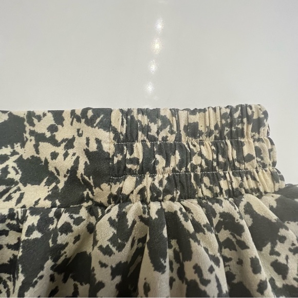 SOUND & MATTER lightweight mini skirt with pockets size medium - Picture 4 of 7